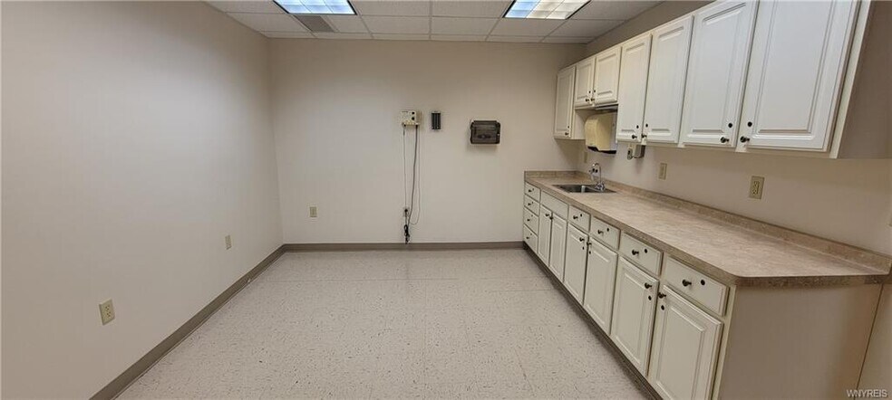 More Photos Of 5879 Snyder Dr, Lockport Medical For Sale