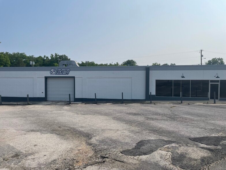 More Photos Of 4099 Spring st, Pinson Showroom For Sale