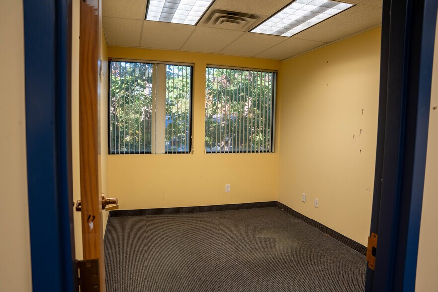More Photos Of 441 New Karner Rd, Albany Office For Lease