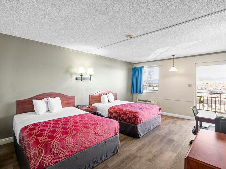 More Photos Of 1225 S State St, Salina Hotel For Sale