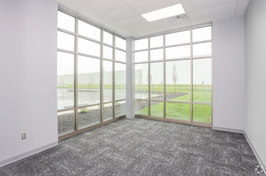 More Photos Of 5625 Enterprise Dr, McCordsville Industrial For Lease