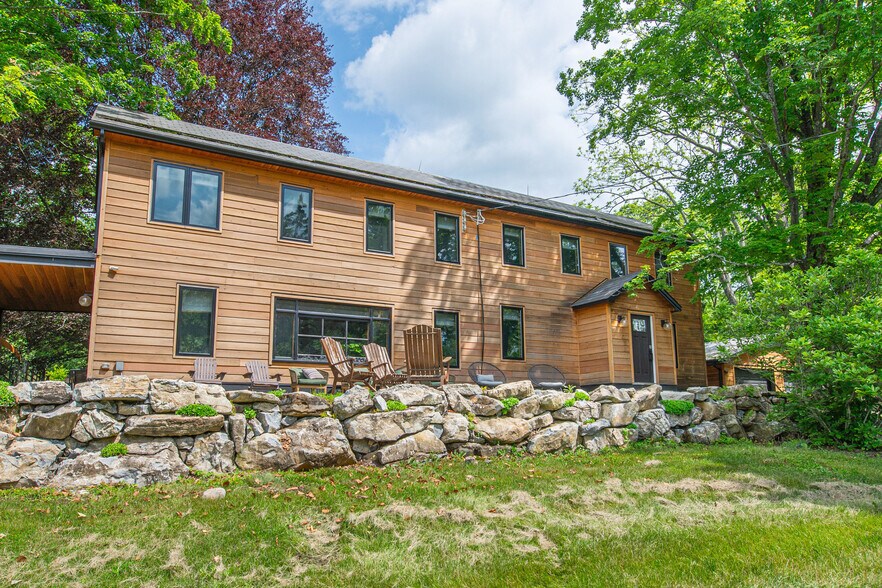 More Photos Of 62 Mount Pleasant Rd, Columbia Specialty For Sale