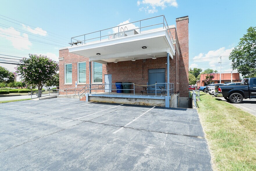 More Photos Of 128 W Harden St, Graham Freestanding For Sale