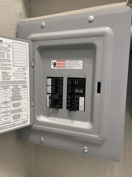 More Photos Of 4113-4117 Barrancas Ave, Pensacola Storefront For Lease