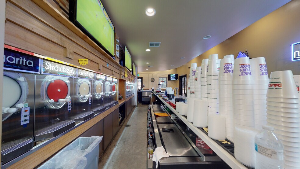 More Photos Of 5111 Common St, Lake Charles General Retail For Lease