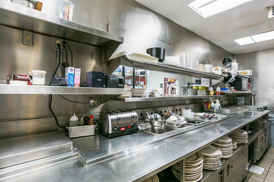 More Photos Of 534 S Myrtle Ave, Monrovia Restaurant For Lease