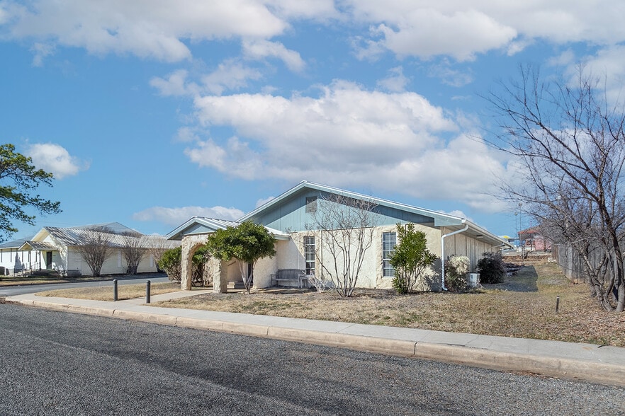 Primary Photo Of 305 W Dallas St, Llano Religious Facility For Sale