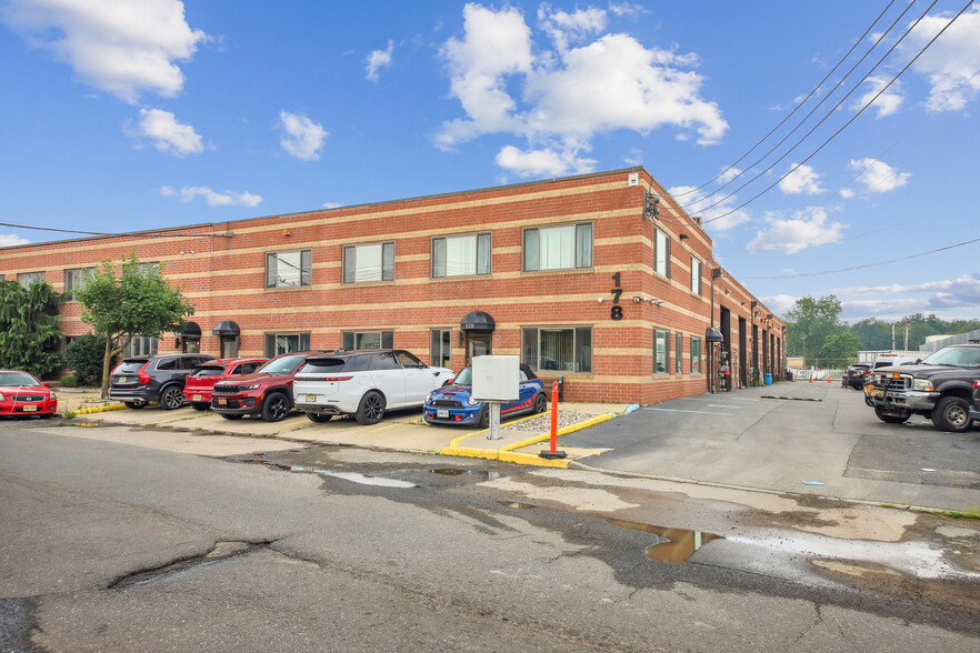 Primary Photo Of 178 Industrial Loop, Staten Island Warehouse For Lease