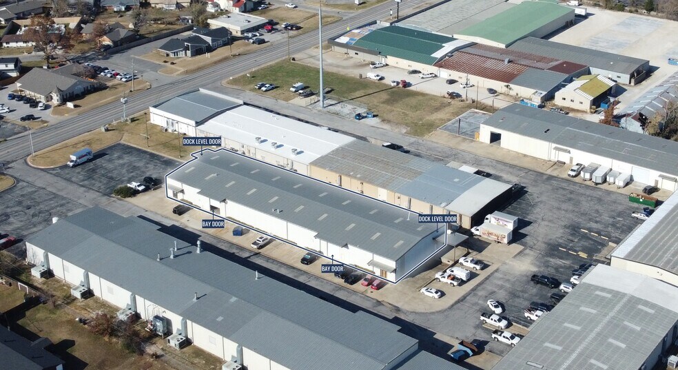 More Photos Of 551 N 13th St, Rogers Warehouse For Lease