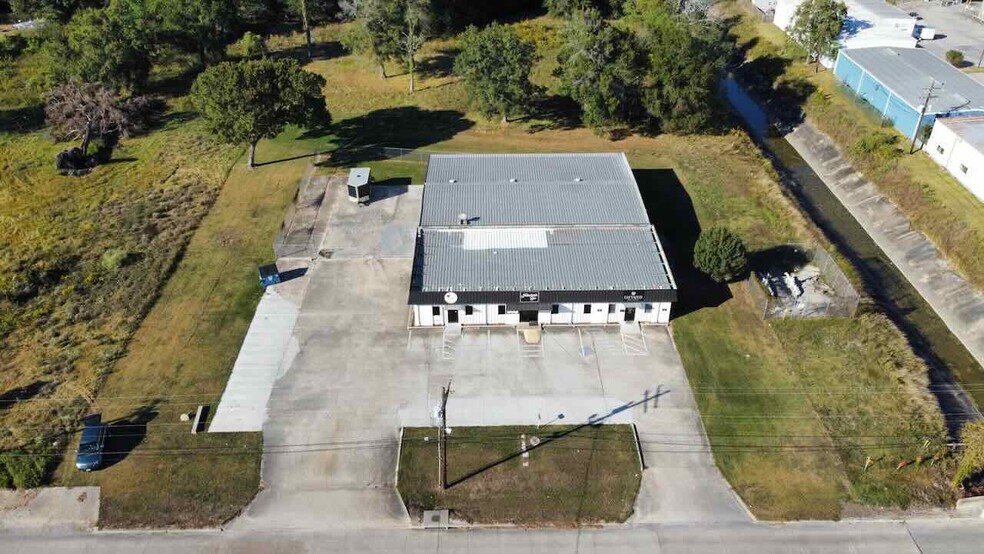 Primary Photo Of 7550 College St, Beaumont Warehouse For Sale