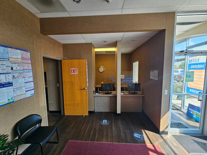 More Photos Of 632 S Weber Rd, Romeoville Unknown For Lease