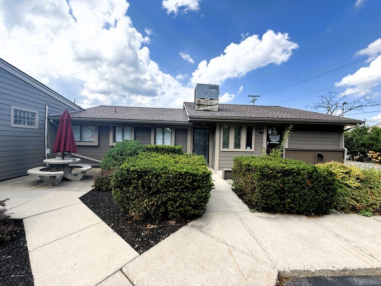 More Photos Of 5685 Highland Rd, Waterford Medical For Sale