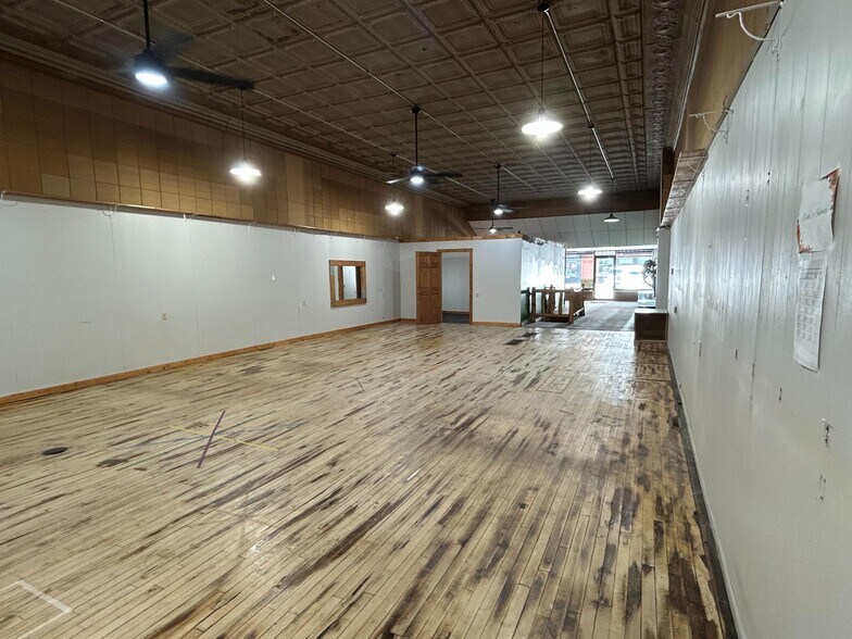 More Photos Of 212 N Main St, Ainsworth Loft Creative Space For Sale