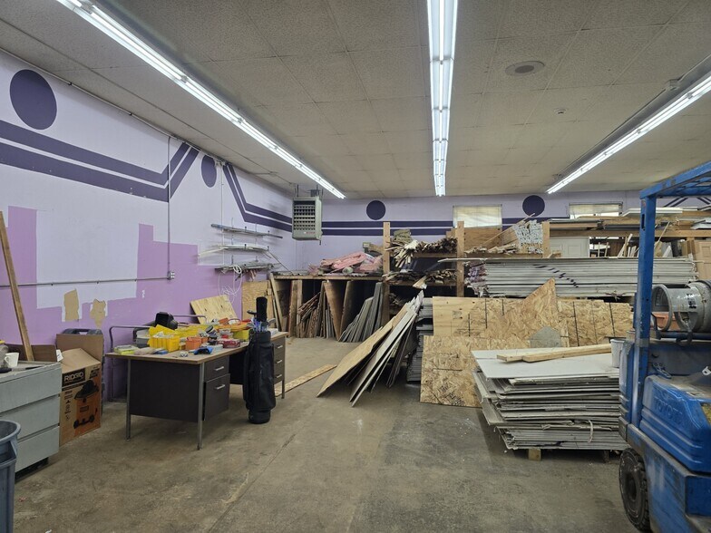 More Photos Of 2103 MacKenna Ave, Niagara Falls Warehouse For Sale