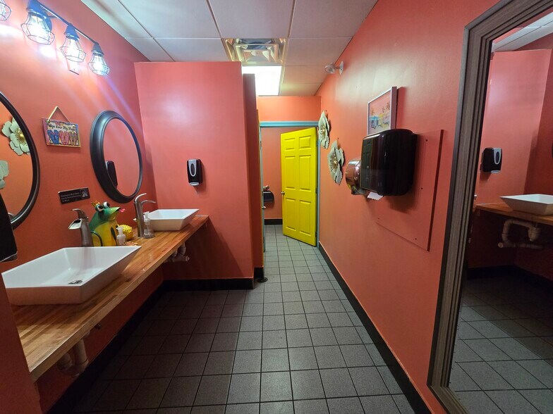 More Photos Of 48 School St, Lincoln Restaurant For Sale