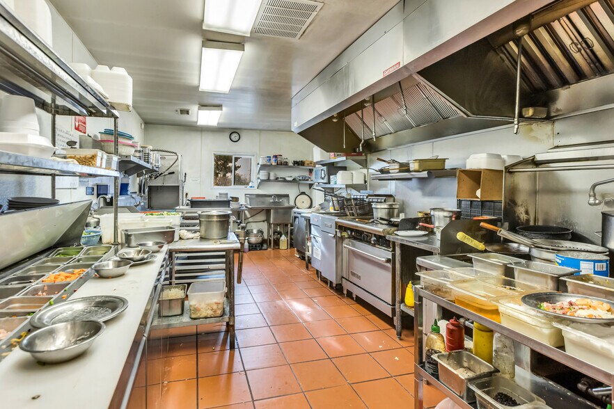 More Photos Of 9010 Grant Line Rd, Elk Grove Bar For Sale