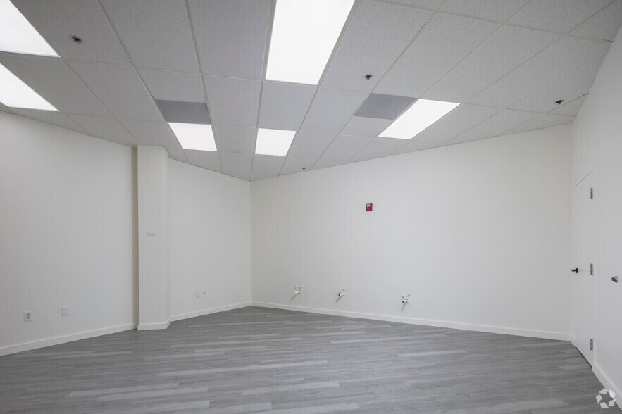 More Photos Of 2101 Main St, Columbia Freestanding For Lease