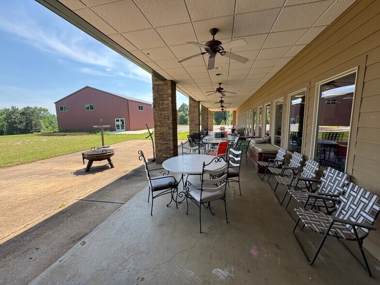 More Photos Of 2130 Country Club Rd, Palestine Golf Course Driving Range For Sale