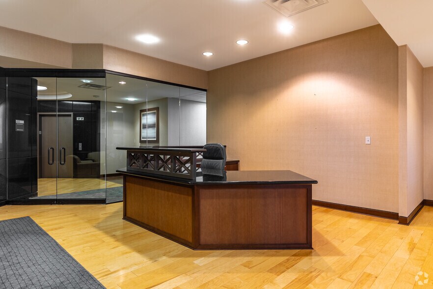 More Photos Of 13465 Midway Rd, Farmers Branch Office For Lease