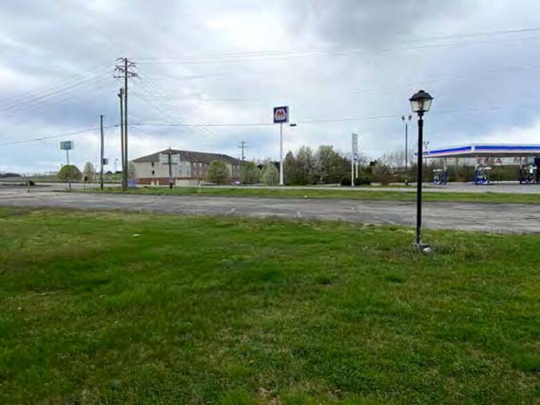 More Photos Of 1421 Murrays Chapel Rd, Sweetwater Hotel For Sale