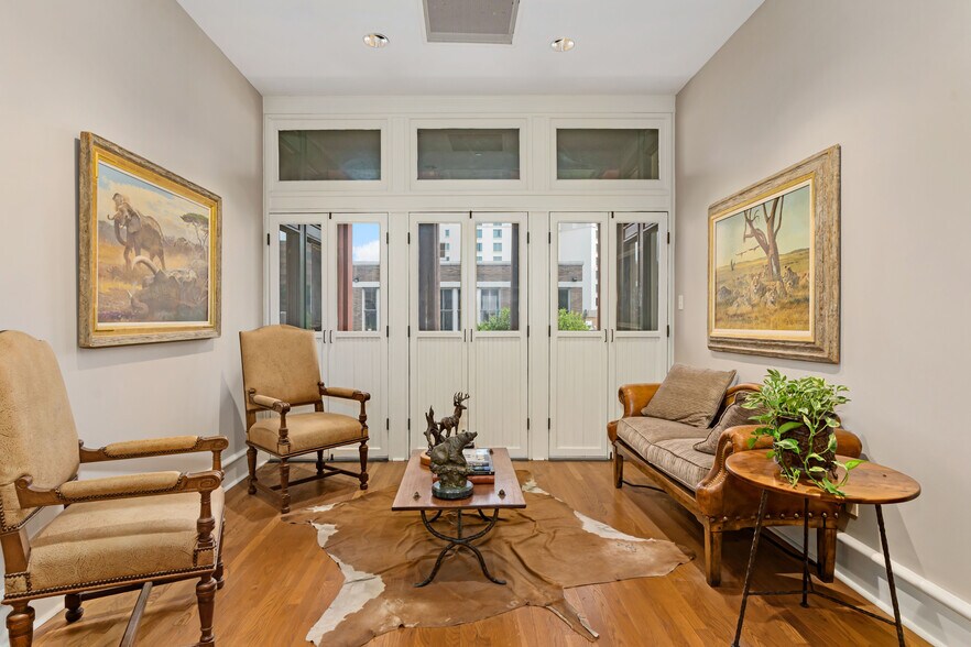 More Photos Of 309 E Commerce St, San Antonio Office For Lease