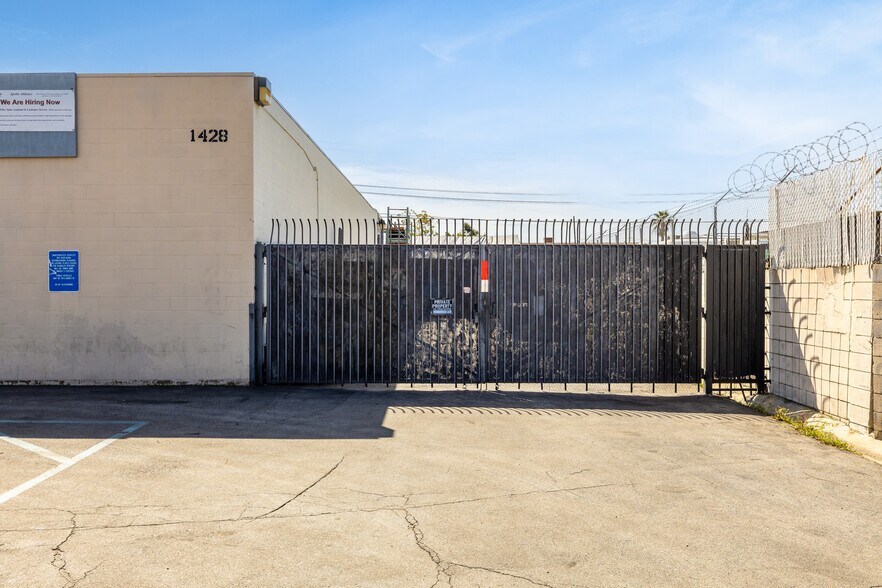 More Photos Of 1428 W South Central Park Ave, Anaheim Warehouse For Lease