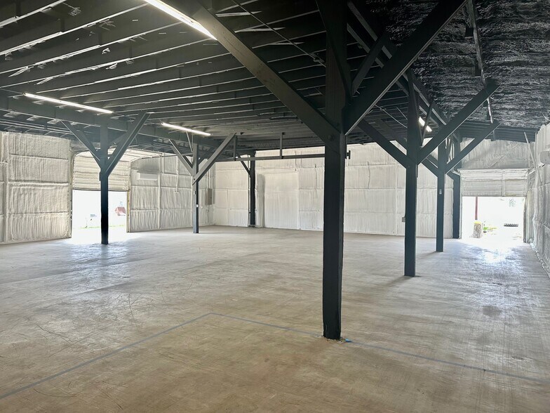 More Photos Of 200-232 W New Braunfels St, Seguin Warehouse For Lease