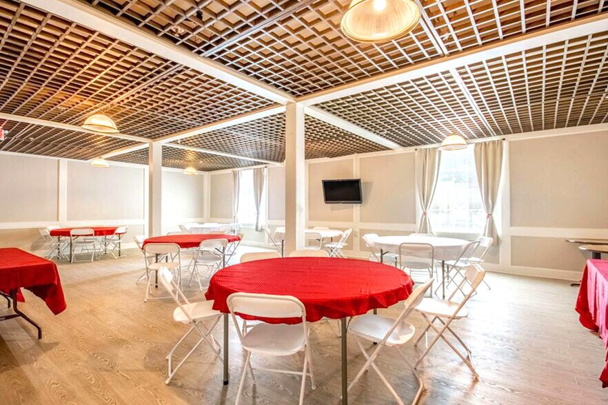 More Photos Of 658 S Westdale Dr, Wichita Hotel For Sale