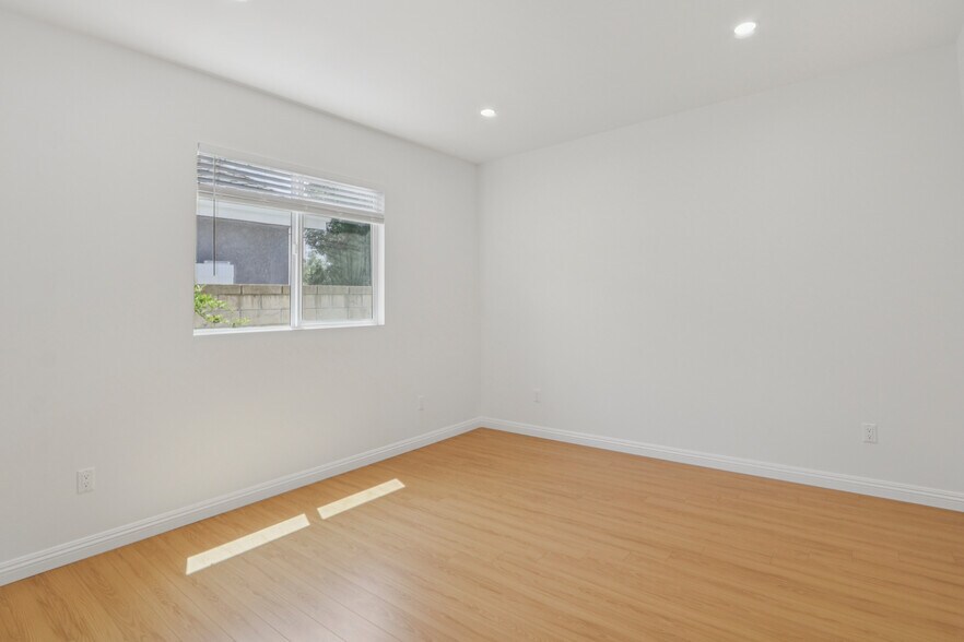 More Photos Of 17148 Stare St, Northridge Apartments For Sale