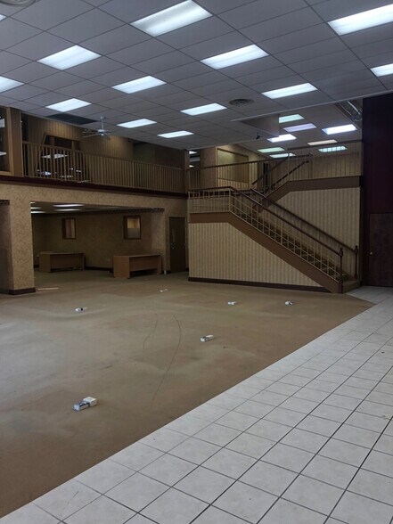 More Photos Of 590 National Rd, Wheeling Freestanding For Lease