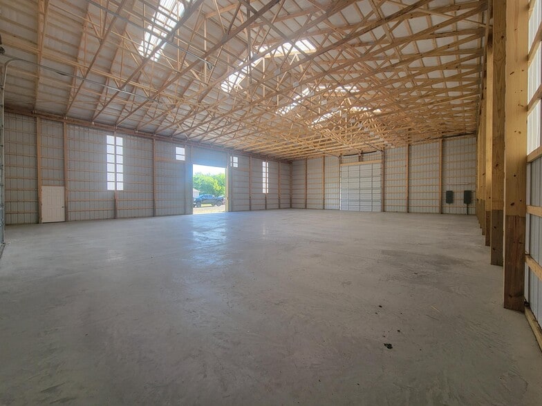 More Photos Of 36877 Bi State Blvd, Delmar Warehouse For Lease