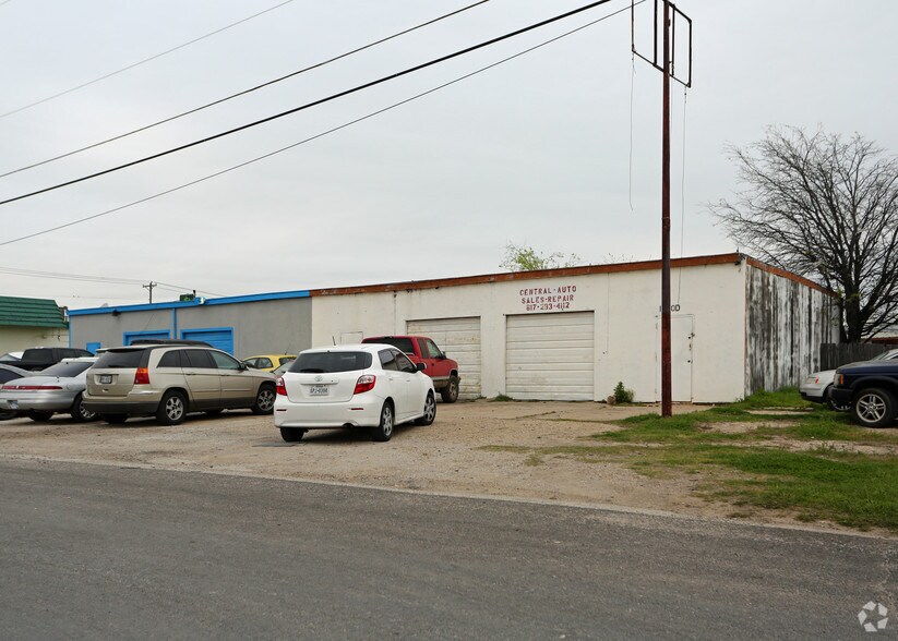 Primary Photo Of 1912 Southview Dr, Fort Worth Auto Repair For Sale
