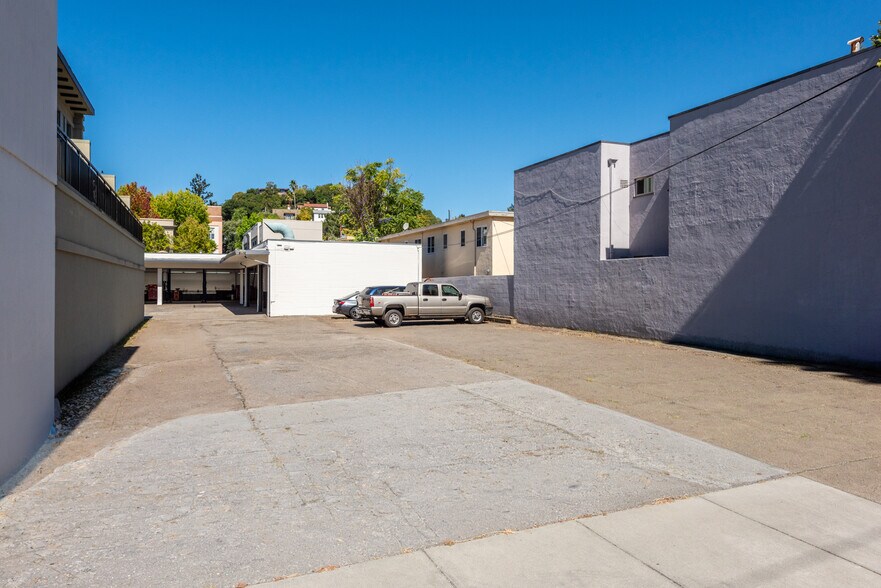 More Photos Of 1714 4th St, San Rafael Storefront Retail Residential For Sale
