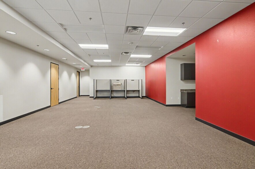 More Photos Of 295-307 E Renfro St, Burleson Office For Lease