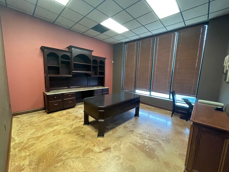 More Photos Of 2390 W Main St, Greenfield Showroom For Sale