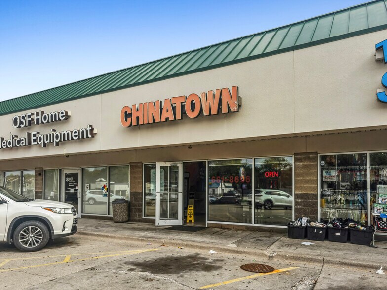 More Photos Of 1800 N Knoxville Ave, Peoria General Retail For Sale