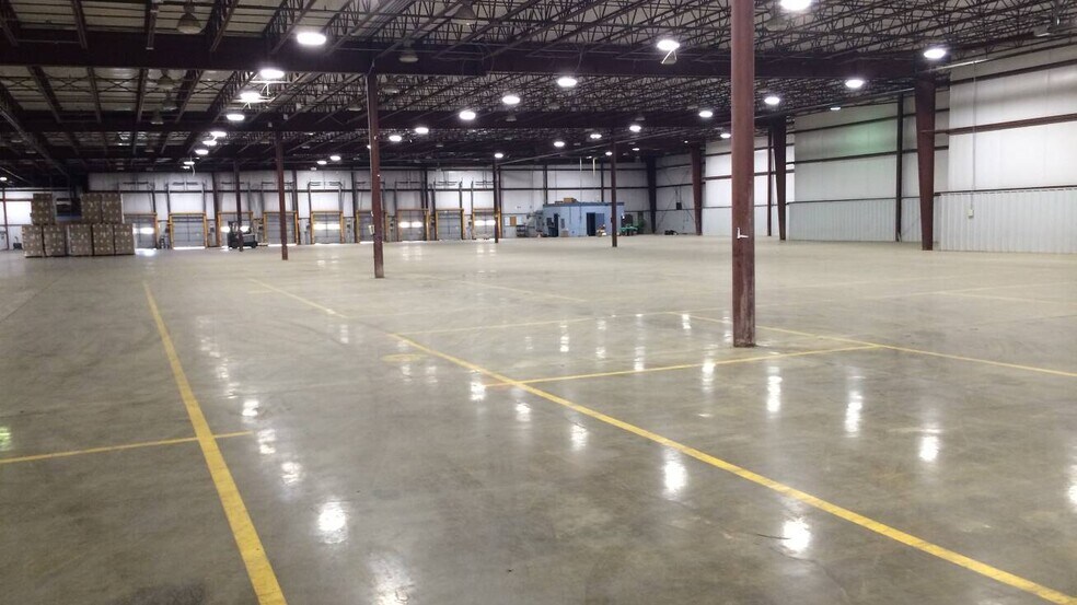 More Photos Of 2530 Thomas Ave, Jeannette Warehouse For Lease
