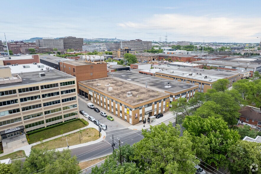 More Photos Of 280 Rue Sauvé O, Montréal Office For Lease