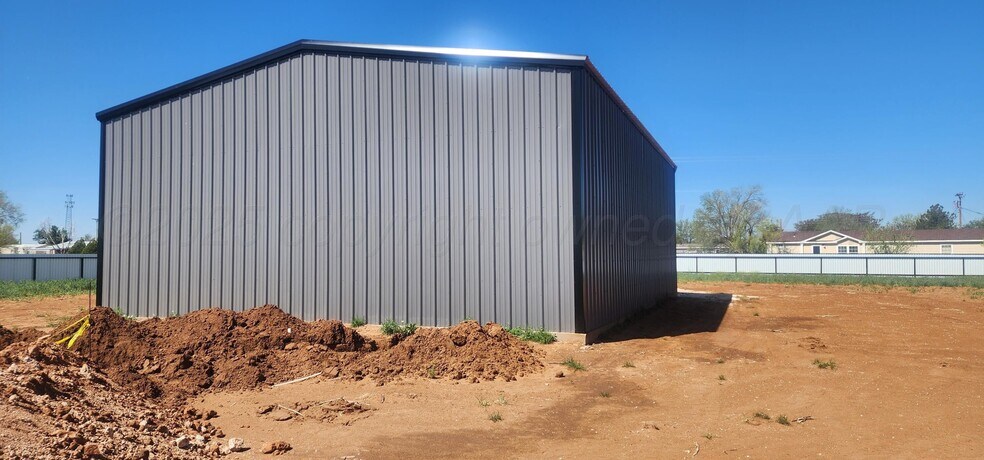 More Photos Of 720 State Line rd, Farwell Warehouse For Sale