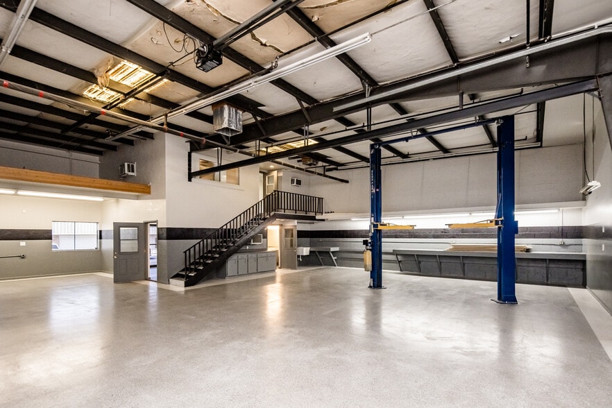 More Photos Of 1600 Acoma Blvd W, Lake Havasu City Service For Sale