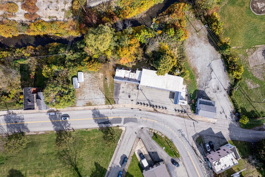 More Photos Of 305 Division St, Jeannette Distribution For Sale