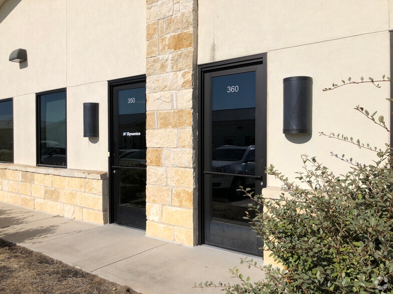 More Photos Of 1011 S Heatherwilde Blvd, Pflugerville Research And Development For Lease