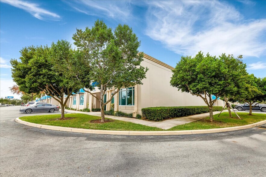 More Photos Of 2830 W State Road 84, Fort Lauderdale Flex For Sale