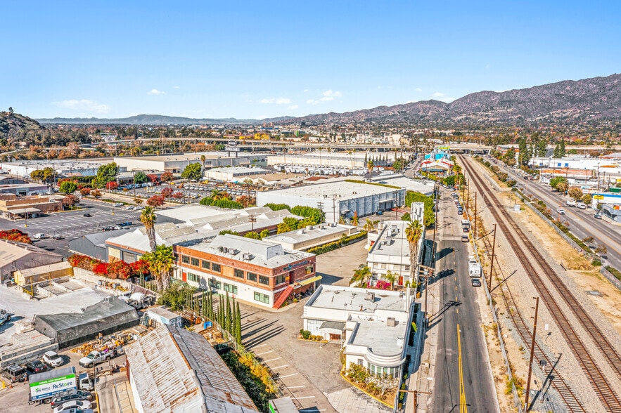 More Photos Of 5223-5245 W San Fernando Rd, Los Angeles Showroom For Lease