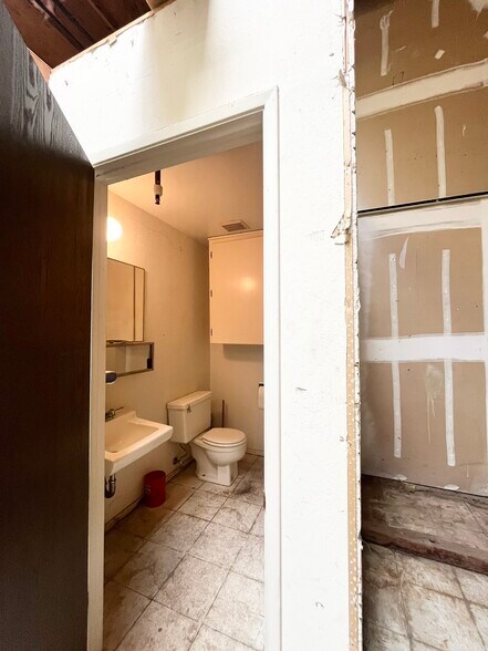 More Photos Of 209 Kenroy Ln, Roseville Warehouse For Sale