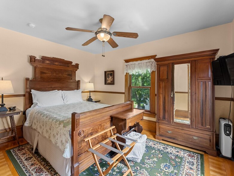 More Photos Of 908 Michigan St, Sturgeon Bay Hospitality For Sale