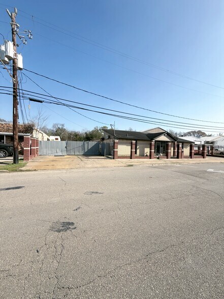 More Photos Of 4127 Weslow St, Houston Industrial For Lease