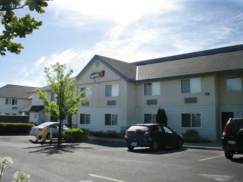 1143 S Cloverdale Blvd, Cloverdale, CA 95425 Retail For Lease