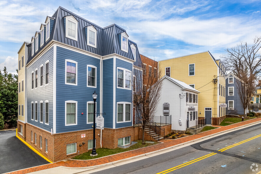 Primary Photo Of 111-113 E Market St, Leesburg Office For Lease