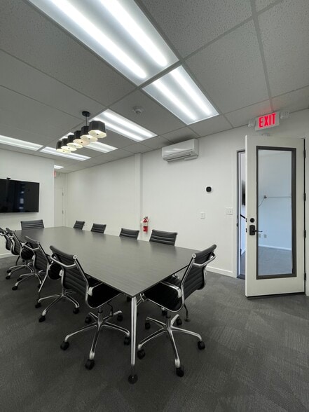 More Photos Of 2020 I St, Sacramento Storefront Retail Office For Lease